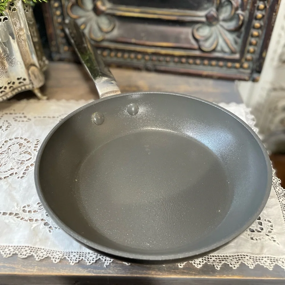 Williams Sonoma Professional Ceramic 8 inch nonstick pan diamond sear cookware
